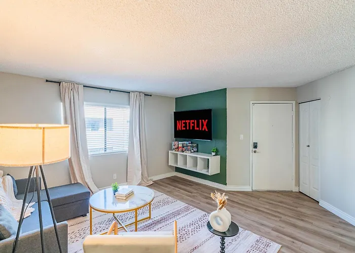 Location Pool Gym Balcony Parking Washer And Dryer *