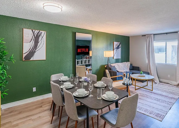 Location Pool Gym Balcony Parking Washer And Dryer *