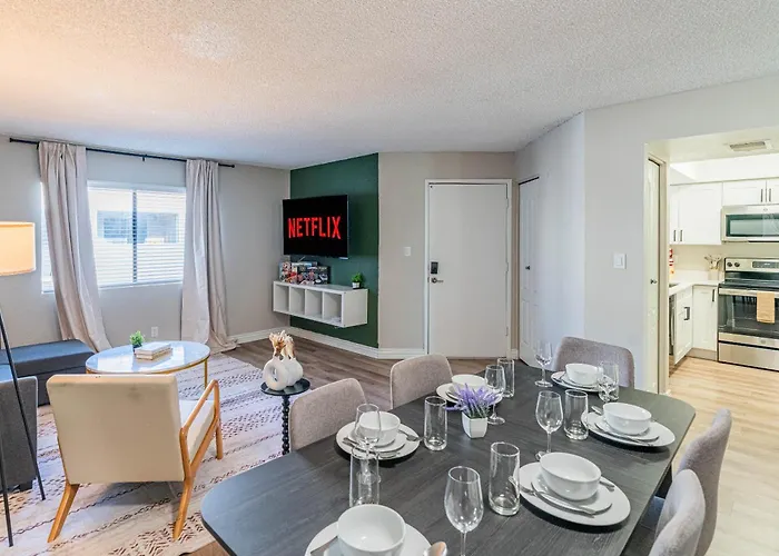 Apartment Location Pool Gym Balcony Parking Washer And Dryer *