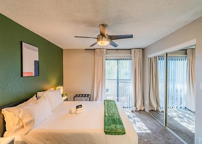 Location Pool Gym Balcony Parking Washer And Dryer Apartment Scottsdale