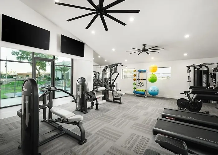 Location Pool Gym Balcony Parking Washer And Dryer * Scottsdale