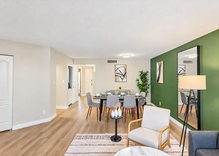 Apartment Location Pool Gym Balcony Parking Washer And Dryer *