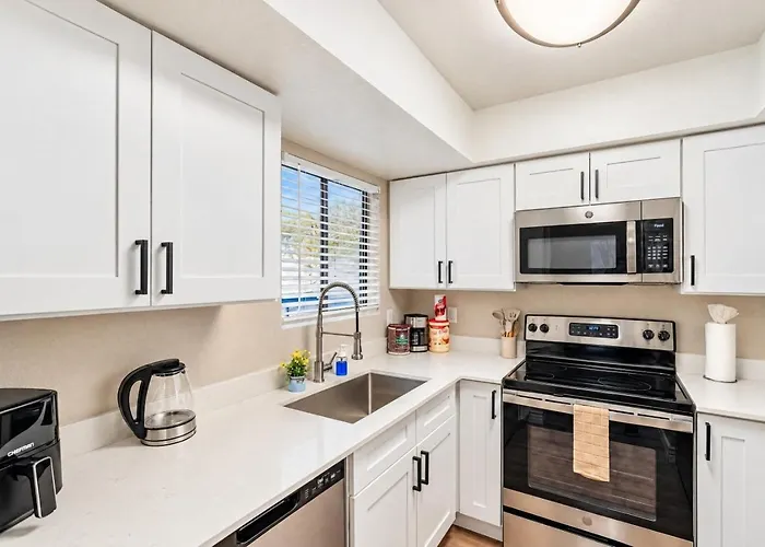 Location Pool Gym Balcony Parking Washer And Dryer Apartment