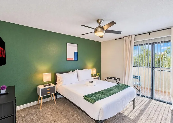 Location Pool Gym Balcony Parking Washer And Dryer Scottsdale