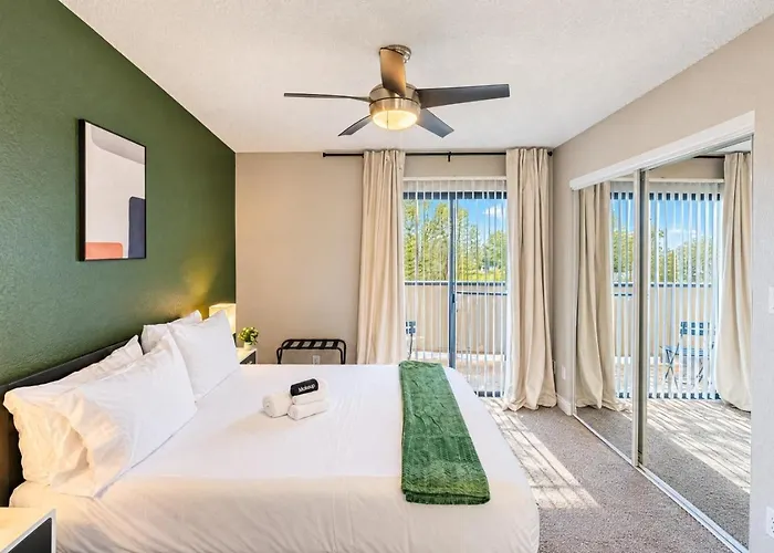 Apartment Location Pool Gym Balcony Parking Washer And Dryer Scottsdale